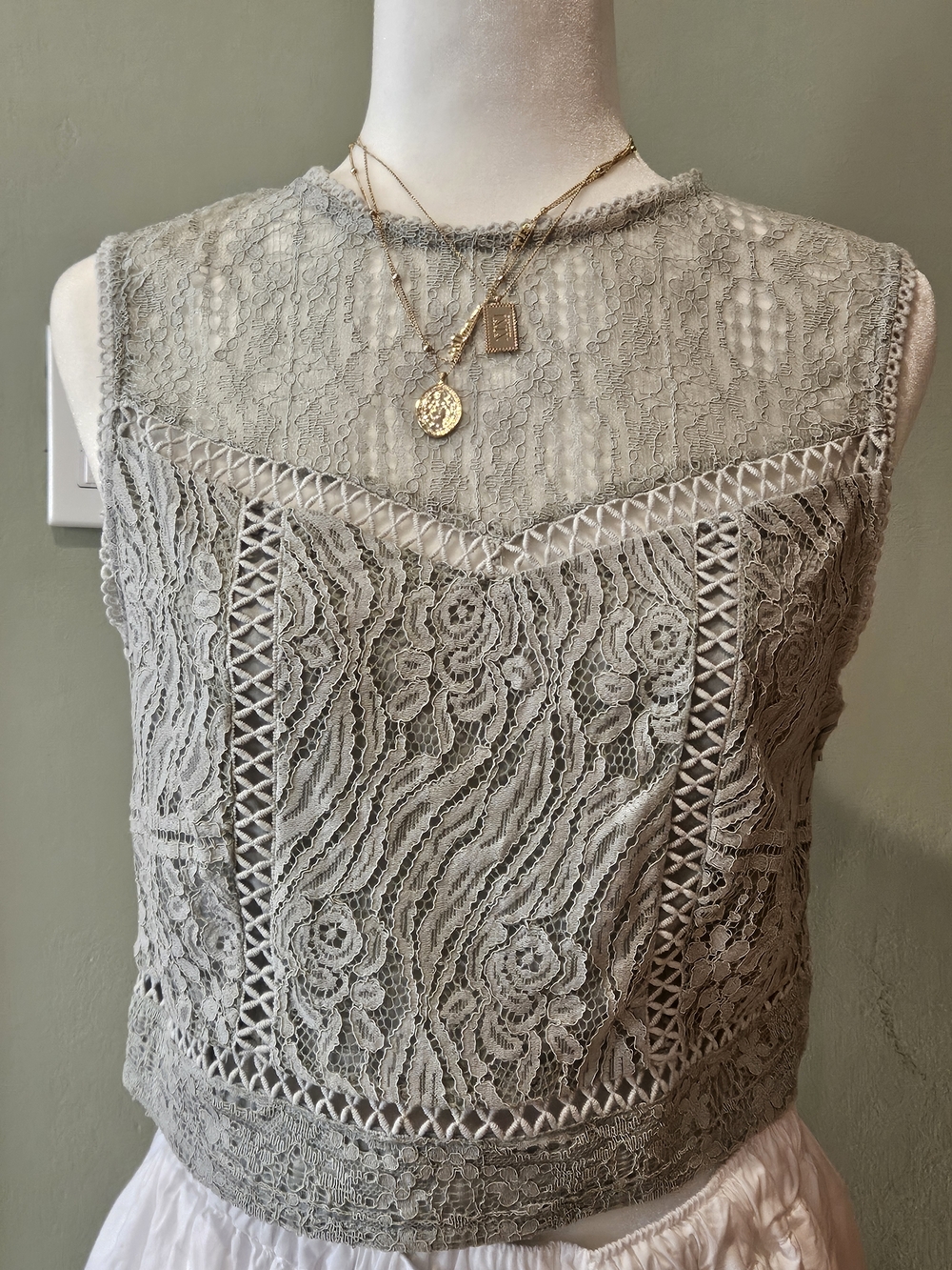 Xhilaration Light Gray Sleeveless Lace Crop Top